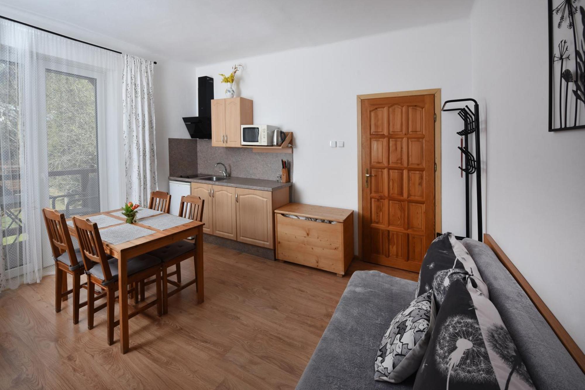 Apartmany Zea ตาตรันสกา ลอมนีจา ภายนอก รูปภาพ